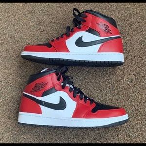 Jordan 1 Mid Black Toe